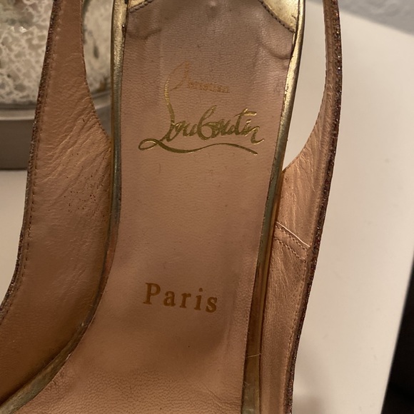 Beautiful Christian Louboutin Gold Pumps Sz 37 - Picture 6 of 6